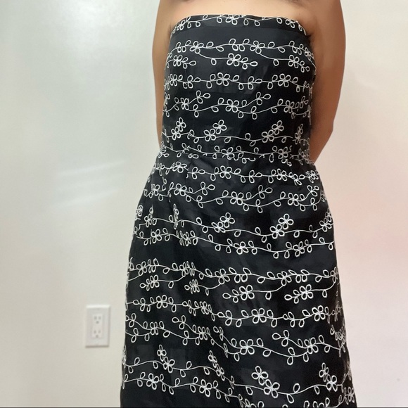 black white floral eyelet embroidered gown size 12 - Picture 10 of 11